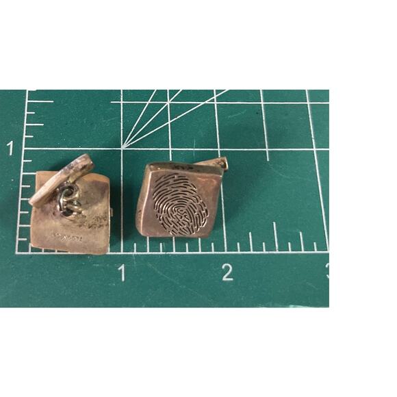 TEGO & Co. Sterling Silver Square Cufflink w/fingerprint detail - Picture 4 of 6